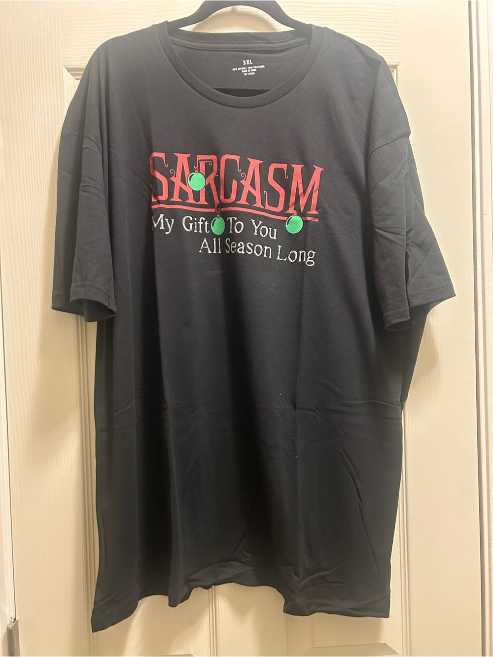 Unisex Black 'SARCASM My Gift To You All Season Long' Graphic Tee. Size 3XL